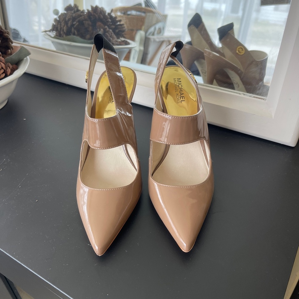 Sand Patent Pump Slingback